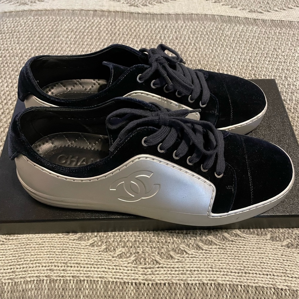 Chanel sneakers navy velvet & silver